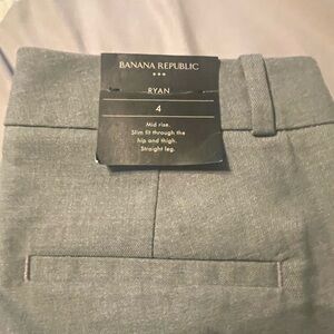 NWTS Banana Republic Ryan Pant. Grey. Size 4
